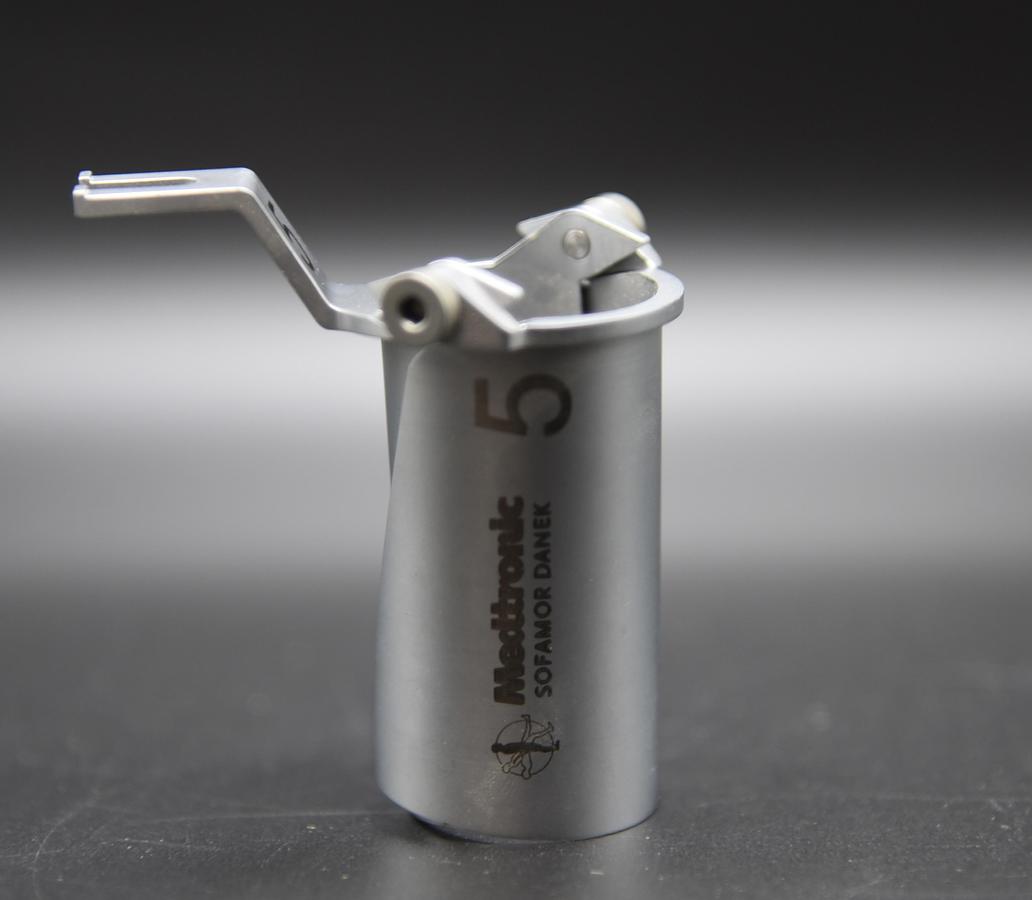 Used MEDTRONIC 9560758 METRx 25mm × 50mm Expanding Retractor Instrument