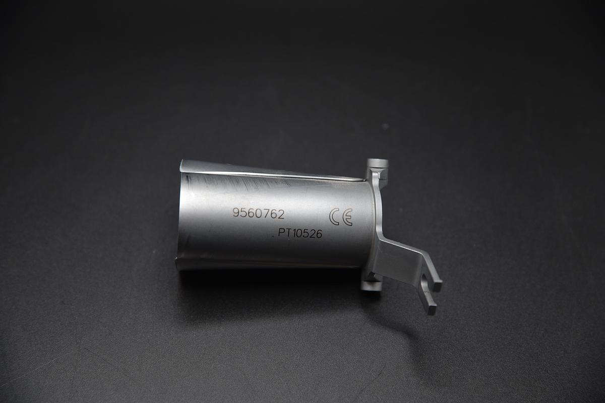 Used MEDTRONIC 9560762 METRx 25mm × 60mm Expanding Retractor Instrument