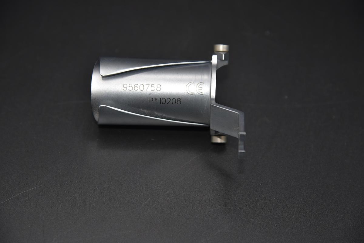 Used MEDTRONIC 9560758 METRx 25mm × 50mm Expanding Retractor Instrument