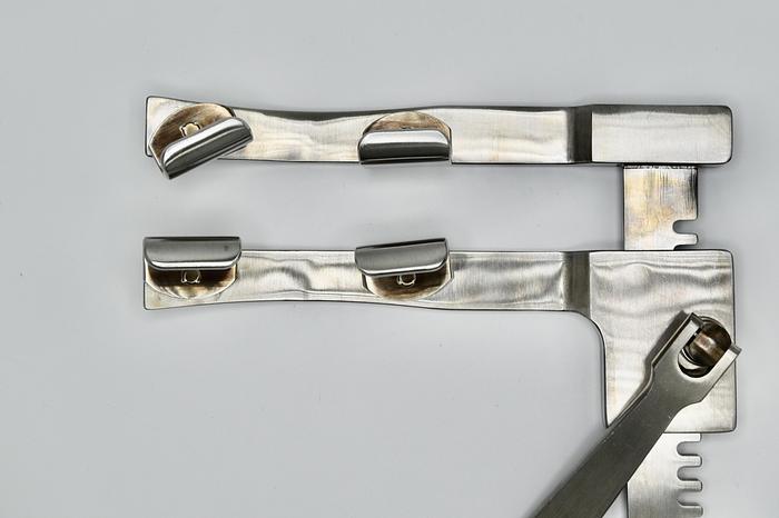 Used V. MUELLER CH8630 MORSE STERNAL RETRACTOR LARGE SPREAD BLADE 20MM DEEP