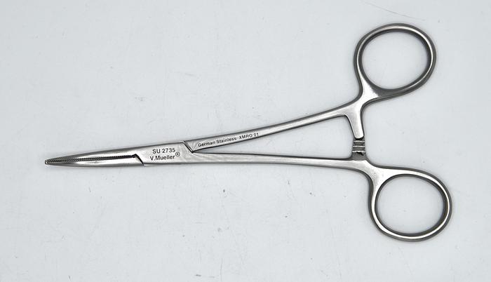 Used V. Mueller SU2735 CRILE Forceps, Curved, Regular Pattern, 5-1/2" Length