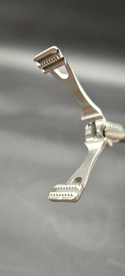 Used INTEGRA LIFESCIENCES PRODUCTION CORPORATION 625148 Grasping Forceps