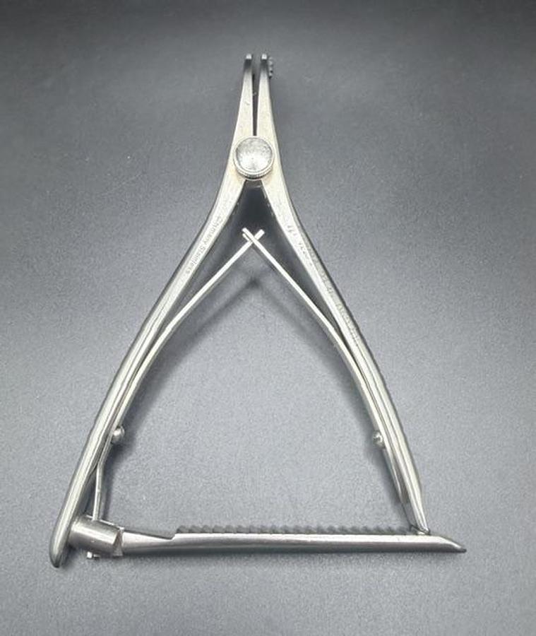 Used STERIS CORPORATION OS1316 Self-Retaining Surgical Retractor
