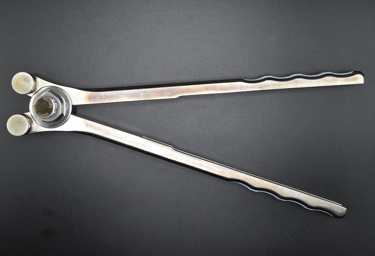 Used SYNTHES 388.961 SURGICAL ROD BENDER