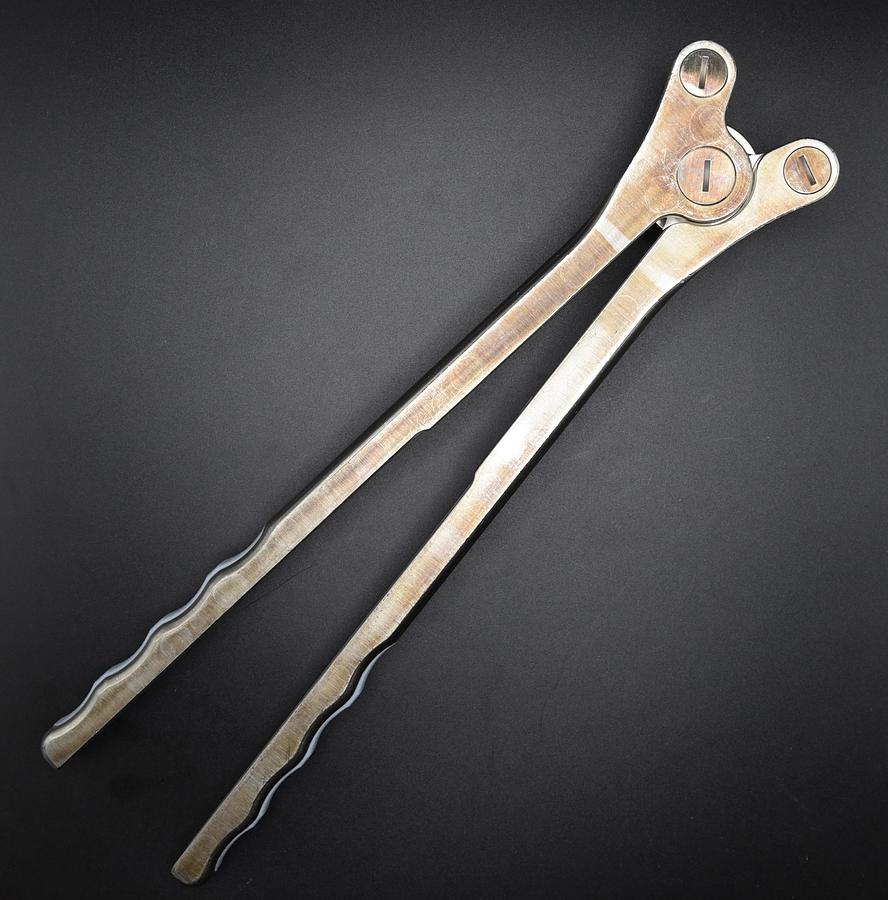 Used SYNTHES 388.961 SURGICAL ROD BENDER