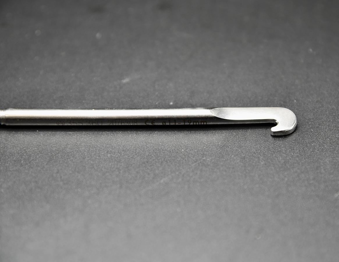 Used SYNTHES 355.36 EXTRACTION HOOK, THREADED, FOR 11 MM DIA AND LARGE NAILS