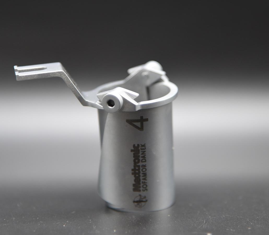 Used MEDTRONIC 9560760 METRx 25mm × 40mm Expanding Retractor Instrument