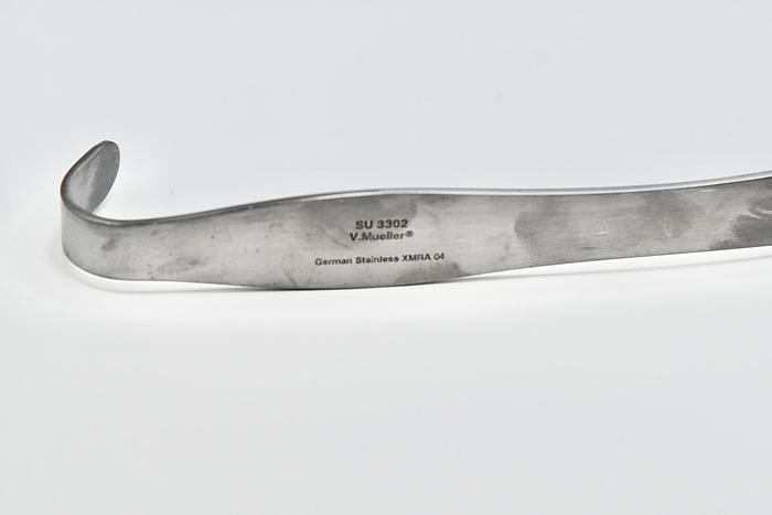 Used V V. Mueller SU3302 Deaver Retractor 1" Blade Width