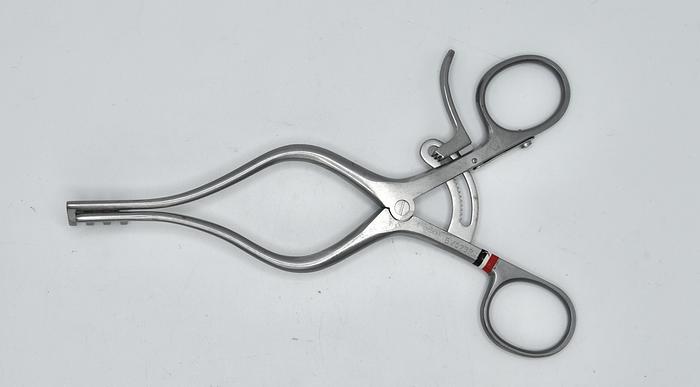 Used Aesculap BV075R Weitlaner Retractor Blunt 3 x 4 Prongs Self-Retaining 6-1/2"