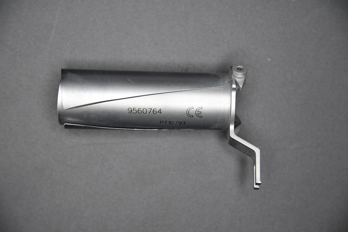 Used MEDTRONIC 9560764 METRx 25mm × 80mm Expanding Retractor Instrument