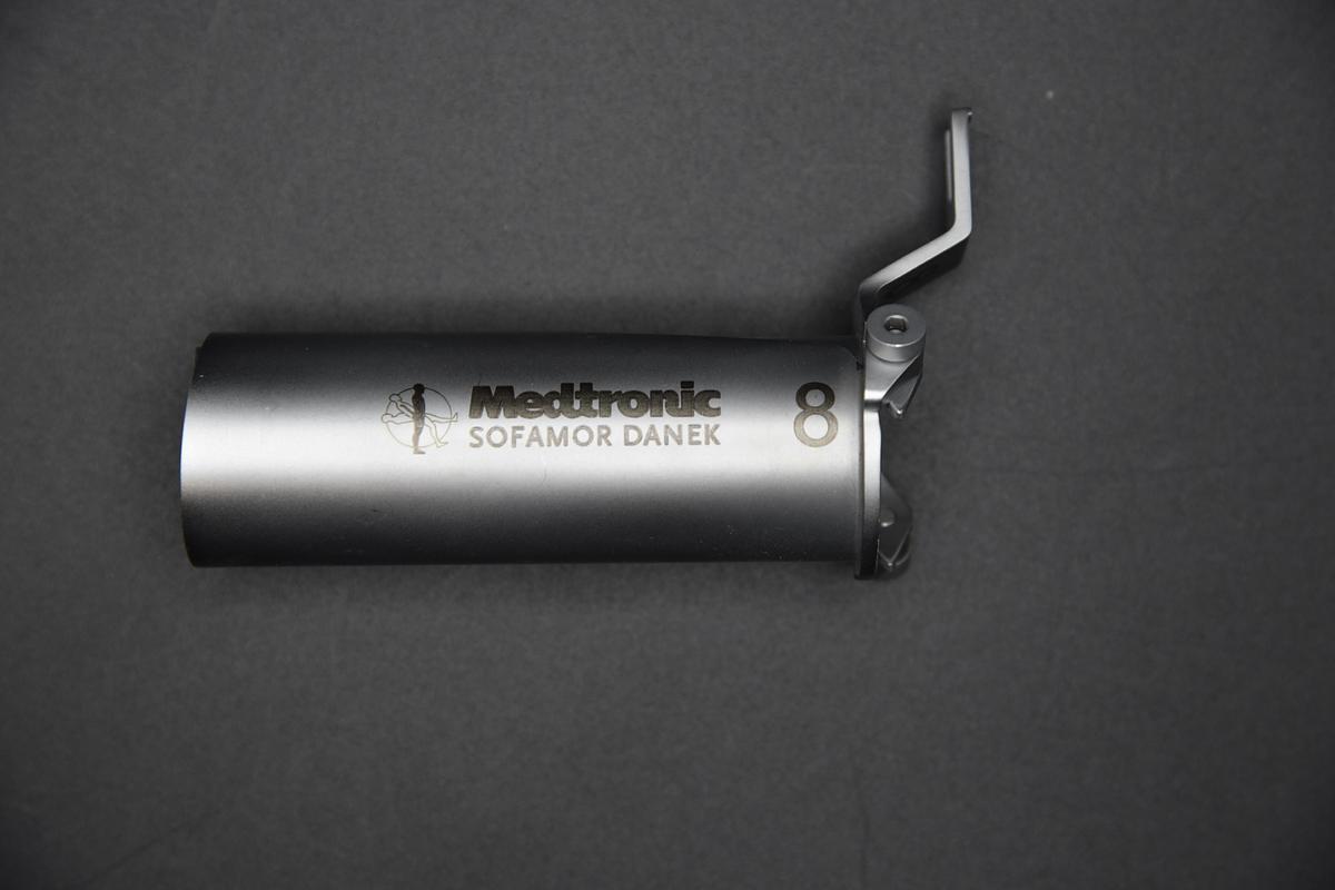 Used MEDTRONIC 9560764 METRx 25mm × 80mm Expanding Retractor Instrument