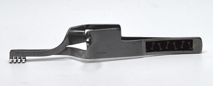 Used V. MUELLER SU3145 Retractor