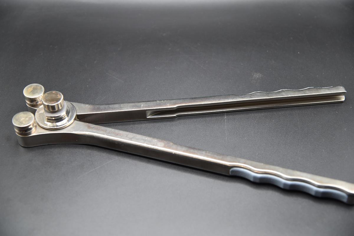 Used SYNTHES 388.961 SURGICAL ROD BENDER 