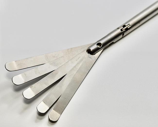 Used V. MUELLER F226.50 Five Finger 10mm Articulating Fan Retractor