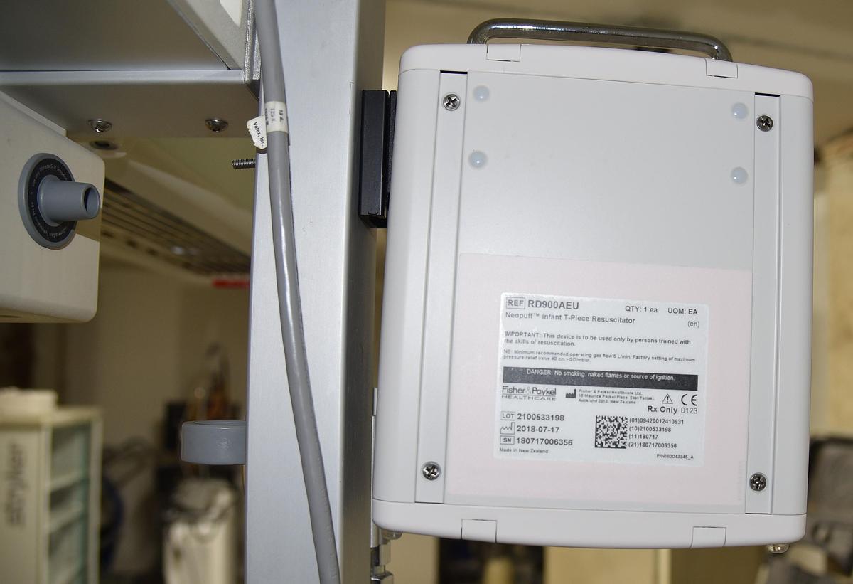 Used Ohmeda Panda 3300 Infant Warmer System — Clinical Neonatal Care With Neopuff RD900AEU