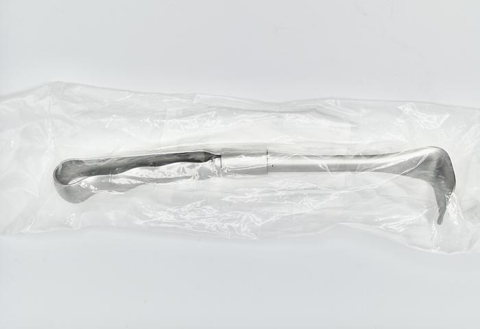 V. Mueller SU3474 Richardson Retractor, Blade 1 1/2” x 1 1/2”, OVERALL LENGTH 10”