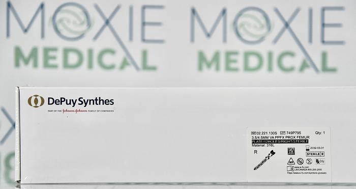 DEPUY SYNTHES 3.5/4.5MM VA PPFX PROX FEMUR PLATE/12 HOLES/RIGHT/STERILE, MATERIAL 316L, STAINLESS STEEL, REFERENCE 02.221.130S