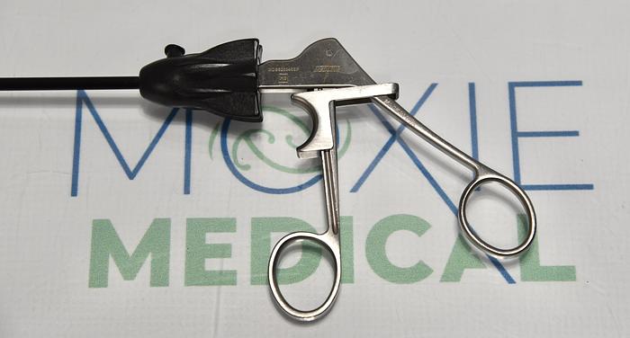 Used Medline Atraumatic Laparoscopic Grasper - 45 cm Working Length Single-Action Rotatable Laparoscopic Atraumatic Grasper with 5 mm Long Jaw - MDS526346SP