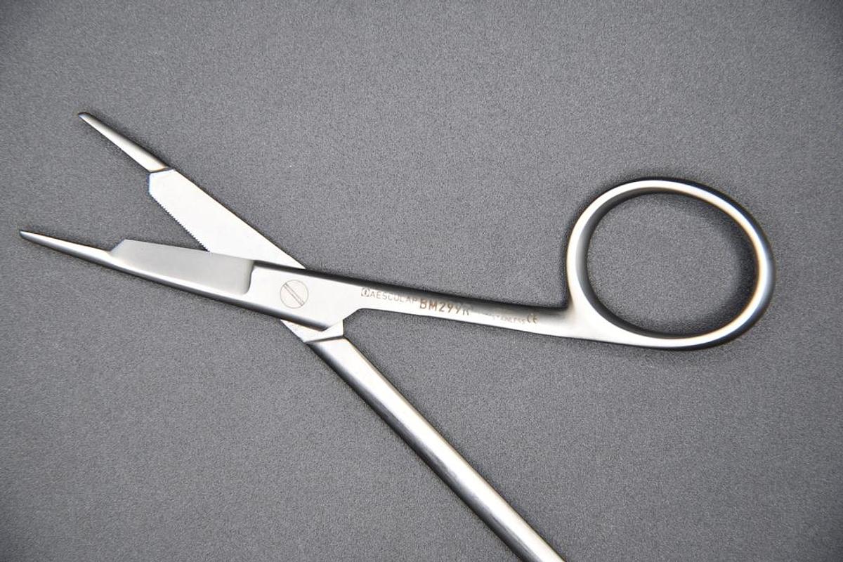 Used Jarit 150-160 Lahey Traction Forceps, 6.25"