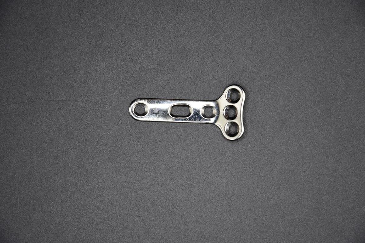 Used Synthes 241.13,  3.5mm Right Angled T-Plate