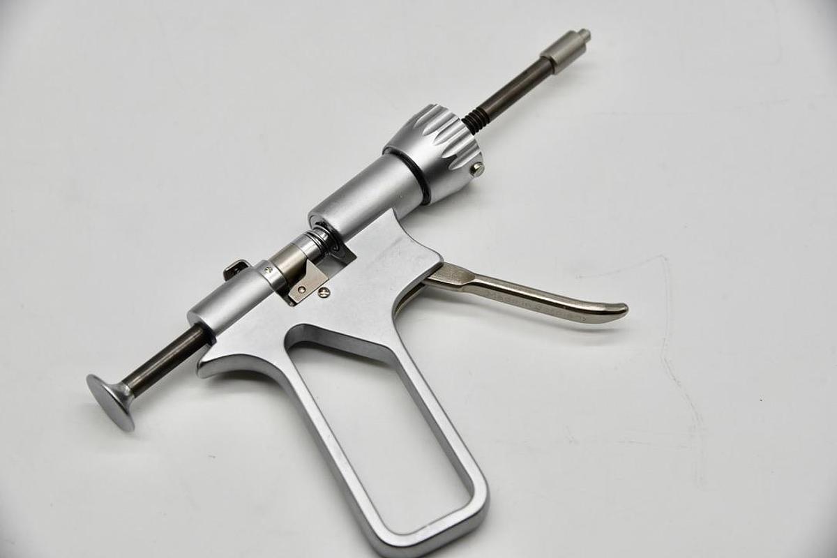 Used Henke-Ject Pressure Syringe