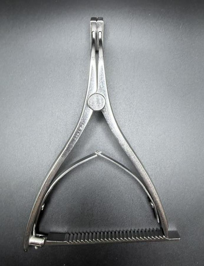 Used INNOMED 1850 Calibrated Femoral Tibial Spreader