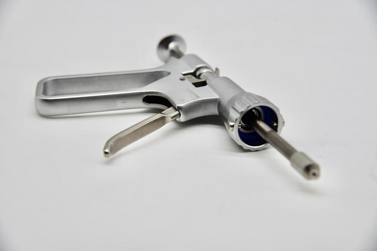 Used Henke-Ject Pressure Syringe