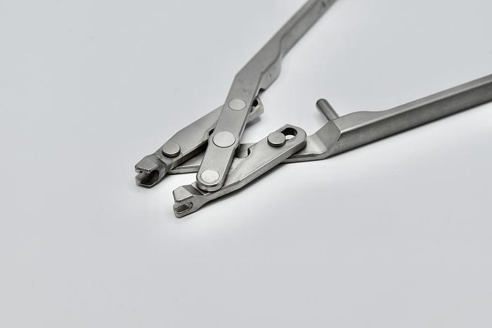 Used AMS 10MC04 Surgical Orthopedic Reduction Forceps