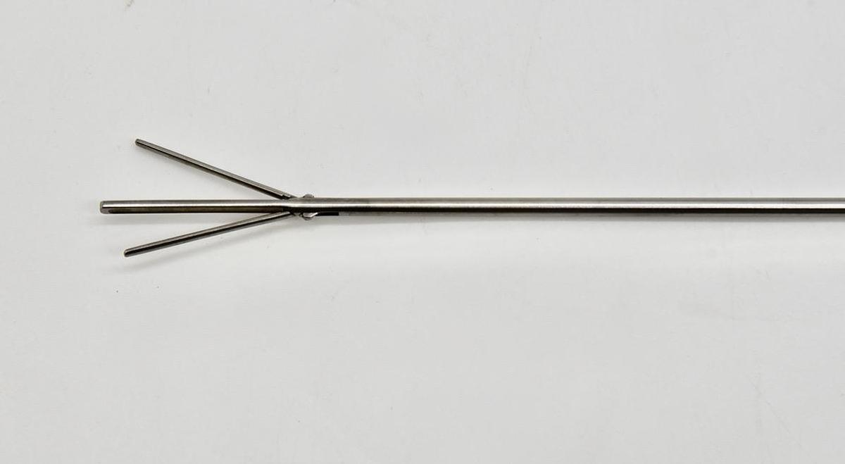 Used Karl Storz 30133 Clickline Pencil Holder and 30340RE Clickline Pediatric Organ Retractor Insert, 3mm x 20cm, 30cm