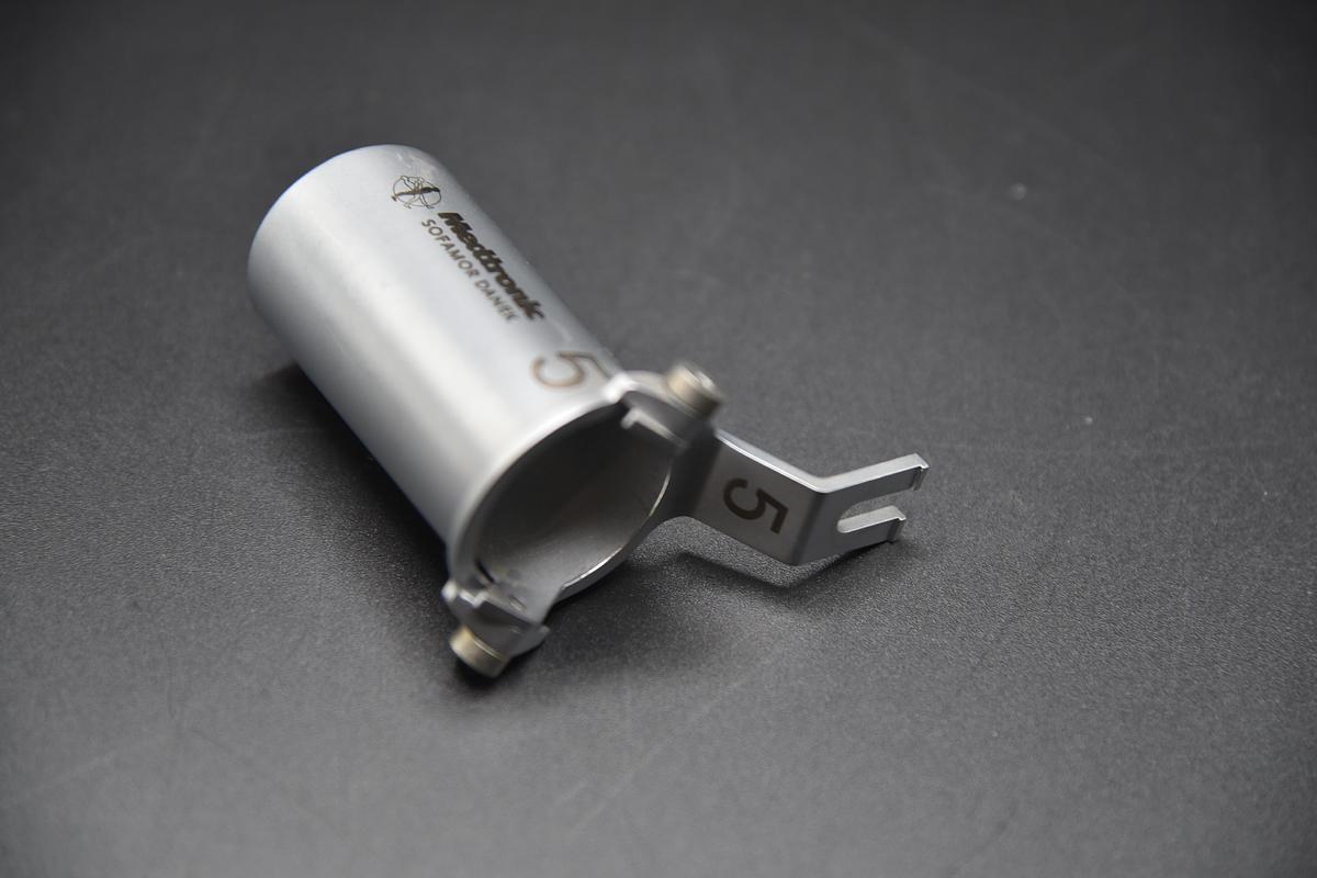 Used MEDTRONIC 9560758 METRx 25mm × 50mm Expanding Retractor Instrument