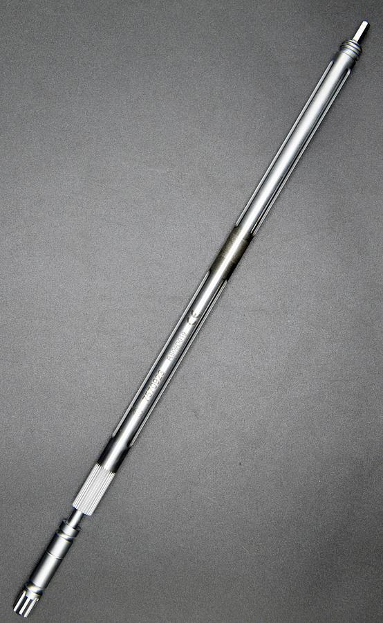Used MEDTRONIC 7570923 Driver Reduction Retaining Multi-Axial Screwdriver