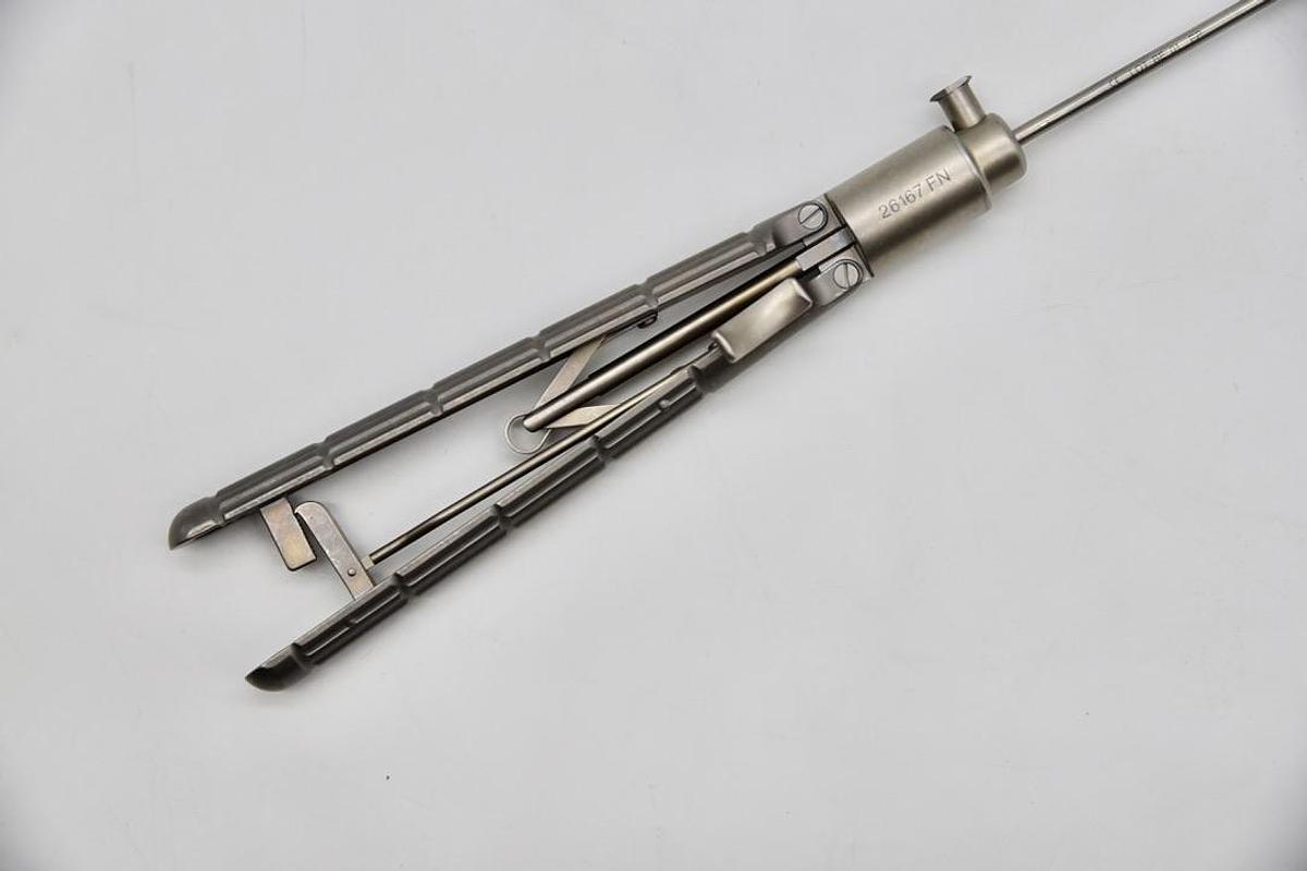 Used Karl Storz 30133 Clickline Pencil Holder and 30340RE Clickline Pediatric Organ Retractor Insert, 3mm x 20cm, 30cm