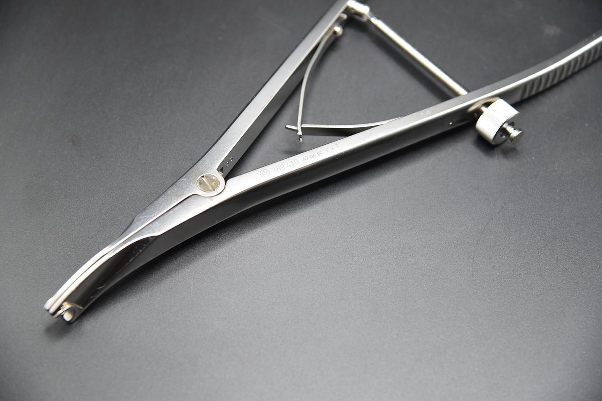 Used SYNTHES 388.410 SPREADER GRASPERS