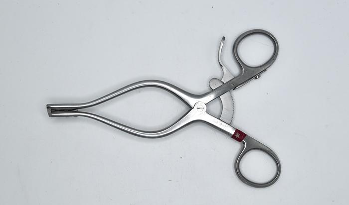 Used V. MUELLER SA3112-001 RETRACTOR, WEITLANER 3X4