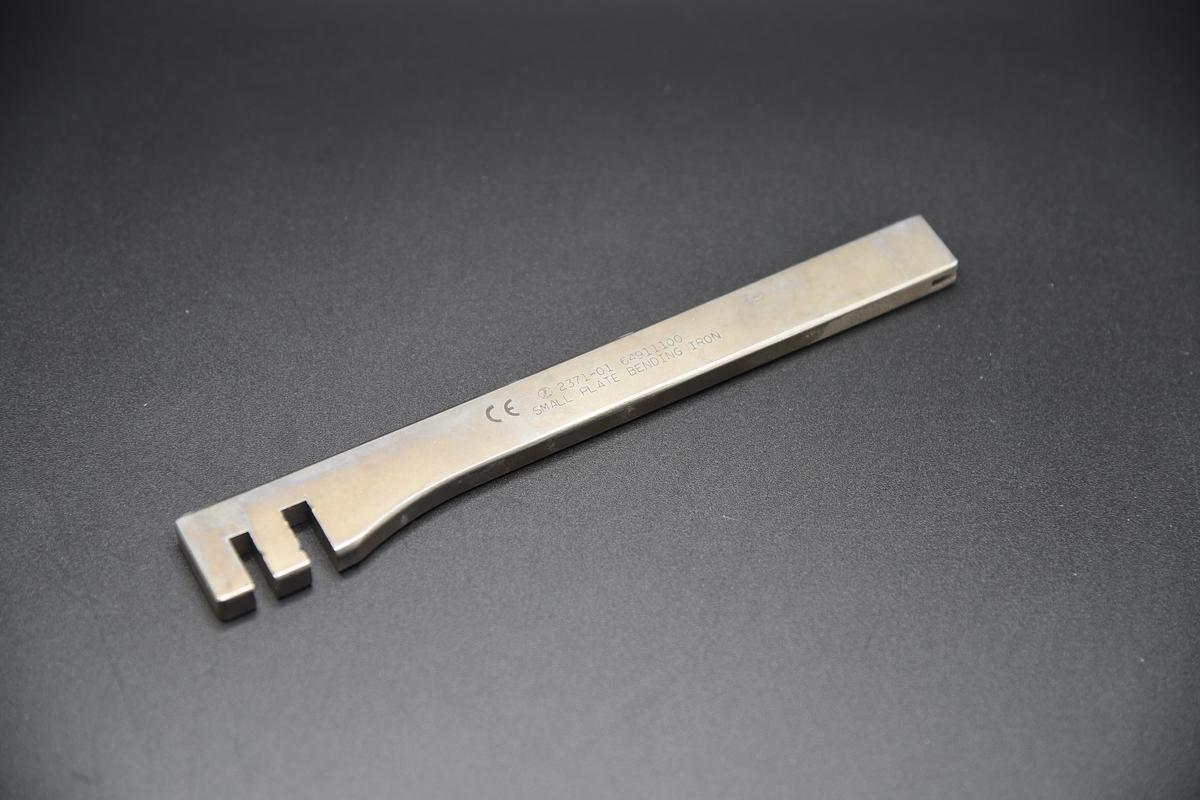 Used ZIMMER 2371-01 ORTHOPEDIC SMALL PLATE BENDING