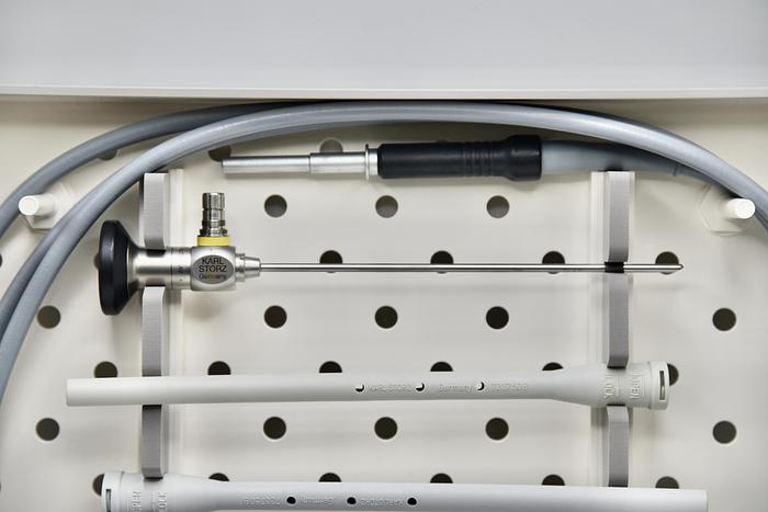 Used KARL STORZ 7220CA ENDOSKOPE WITH 4959ND LIGHT CABLE, 723750B, LIGHT ADAPTERS AND STERILIZATION TRAY 39311AS