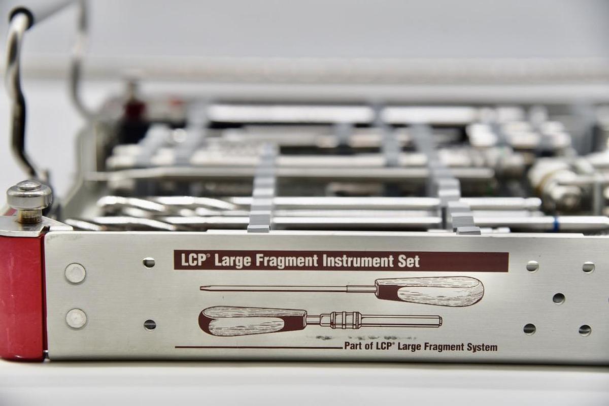 Used SYNTHES 115.401 Large Fragment LCP Instrument Set