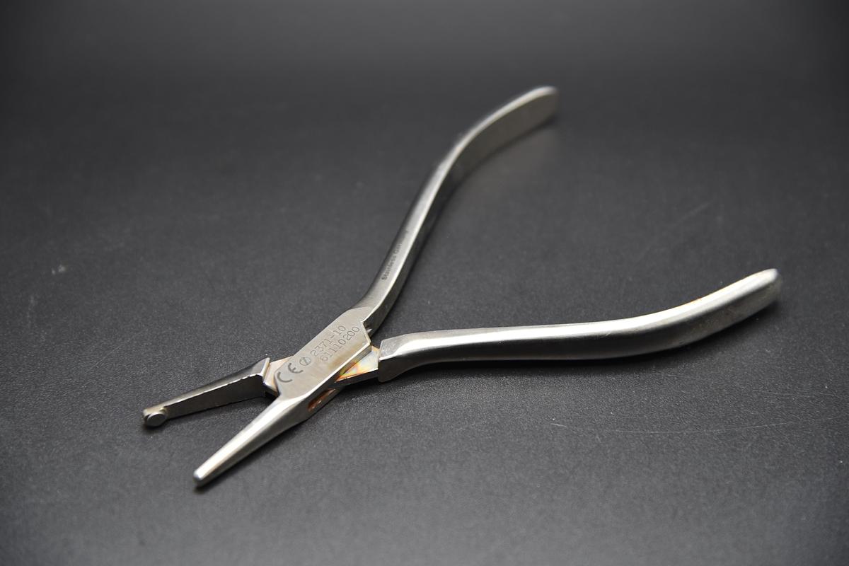 Used ZIMMER 2371-10 ORTHOPEDIC BENDING CLAMP