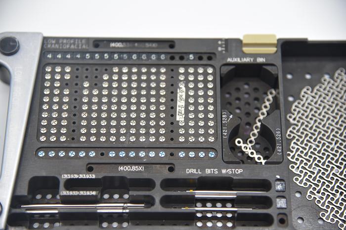 Used SYNTHES CRANIOFACIAL 1.3MM PLATING SYSTEM AND LOW PROFILE PLATING SYSTEM INSTRUMENT SET