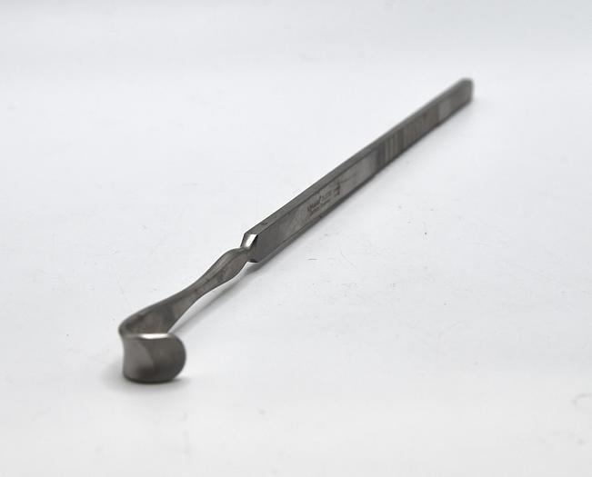 Used V. Mueller SU3730 Vein Retractor 11mm Wide 9-1/4" Long