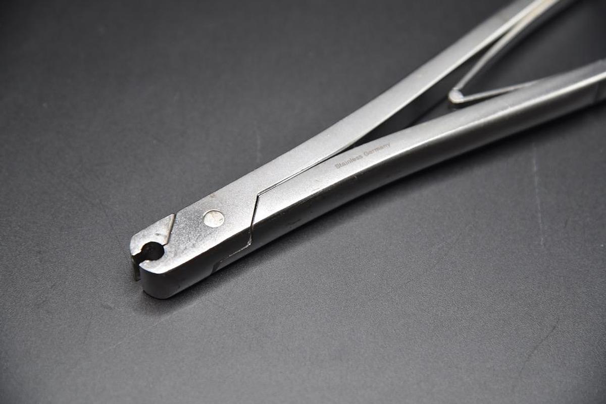 Used Synthes 388.44 Spine USS 6mm Rod Holding Forceps