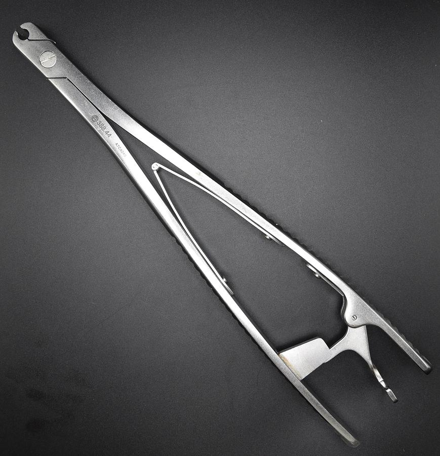 Used Synthes 388.44 Spine USS 6mm Rod Holding Forceps