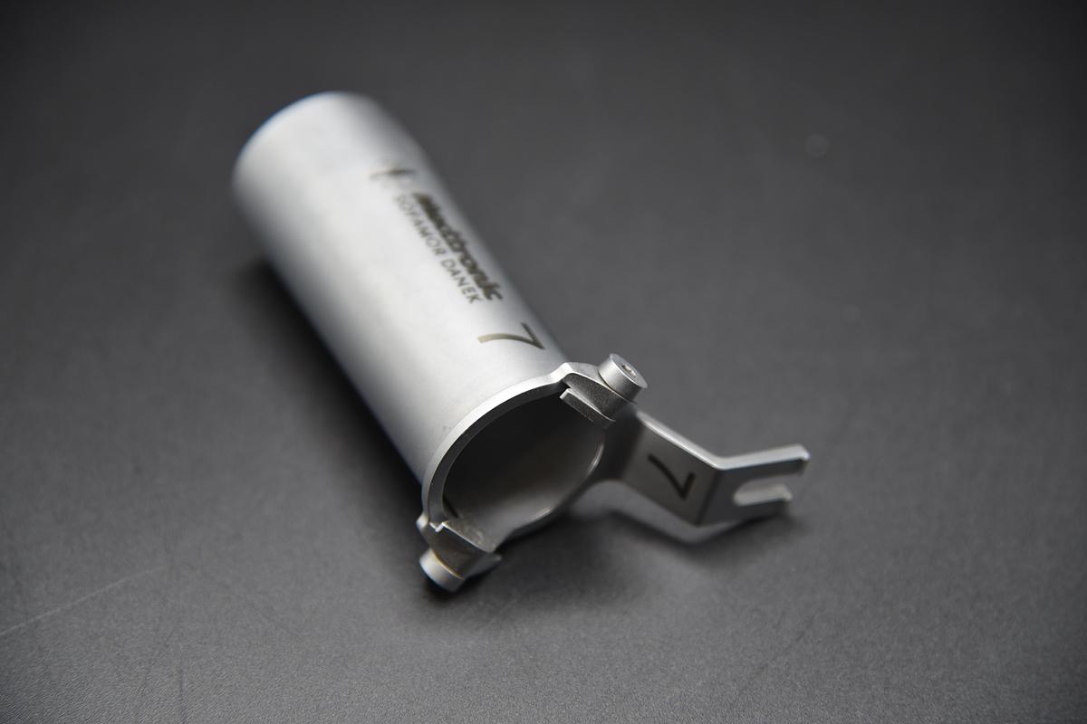 Used MEDTRONIC 9560768 METRx 25mm × 70mm Expanding Retractor Instrument