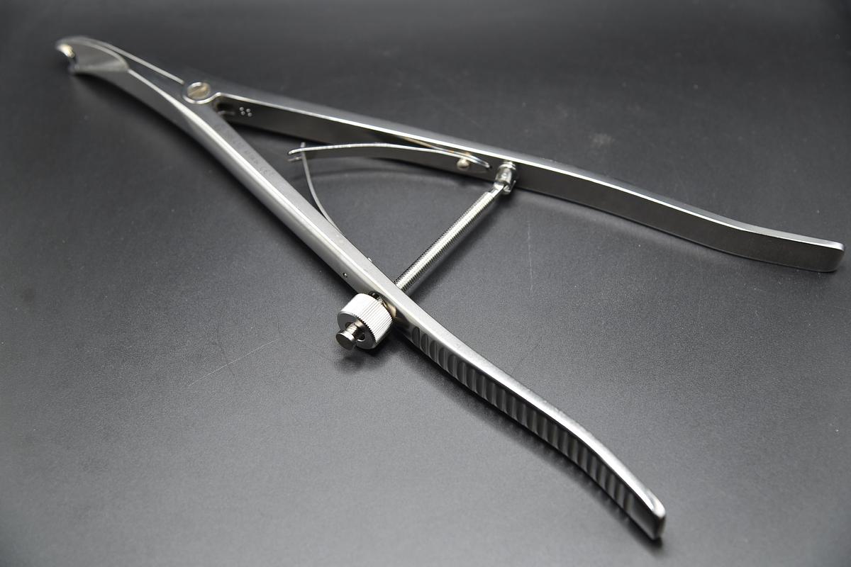 Used SYNTHES 388.410 SPREADER GRASPERS