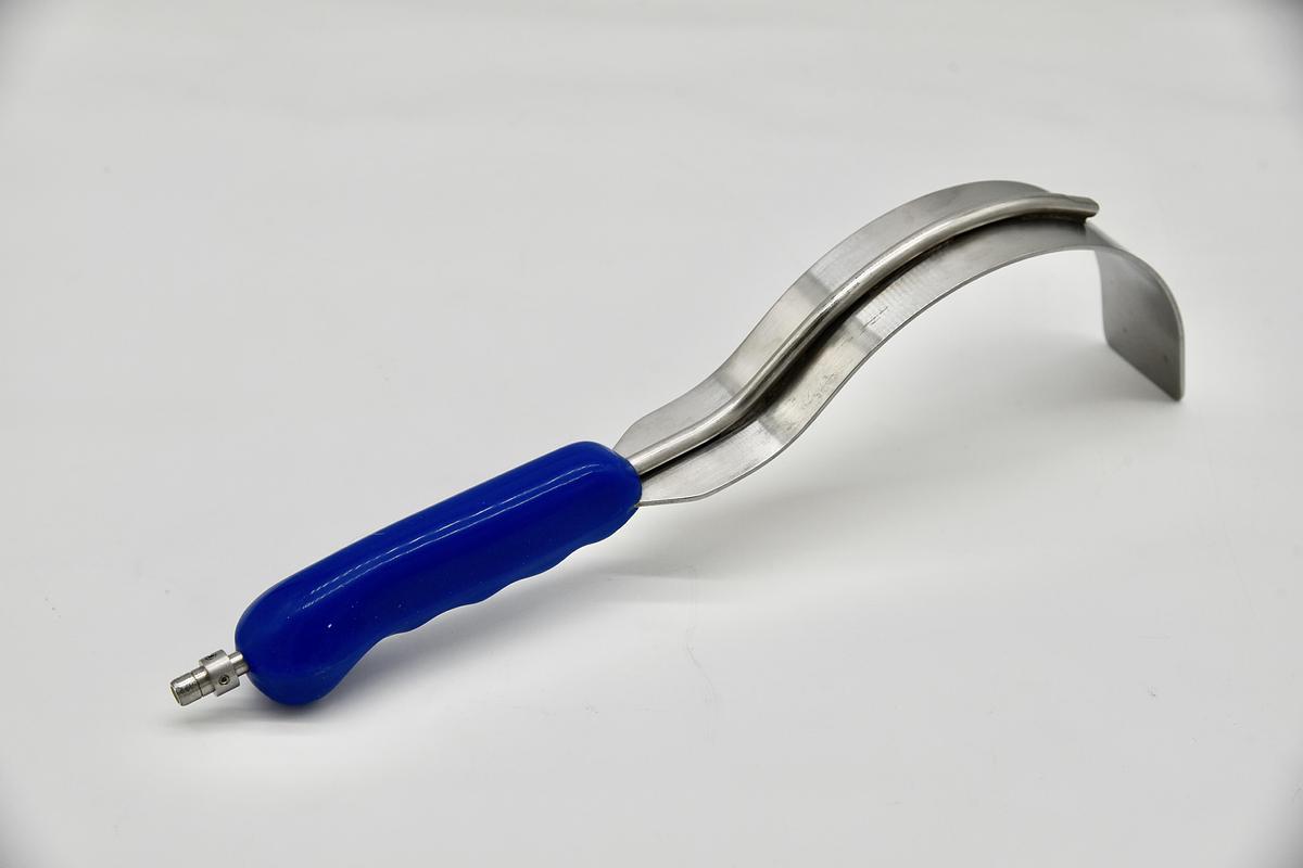 Used CODMAN BRITERAC DEAVER RETRACTOR, MEDIUM, REFERENCE 24-3167