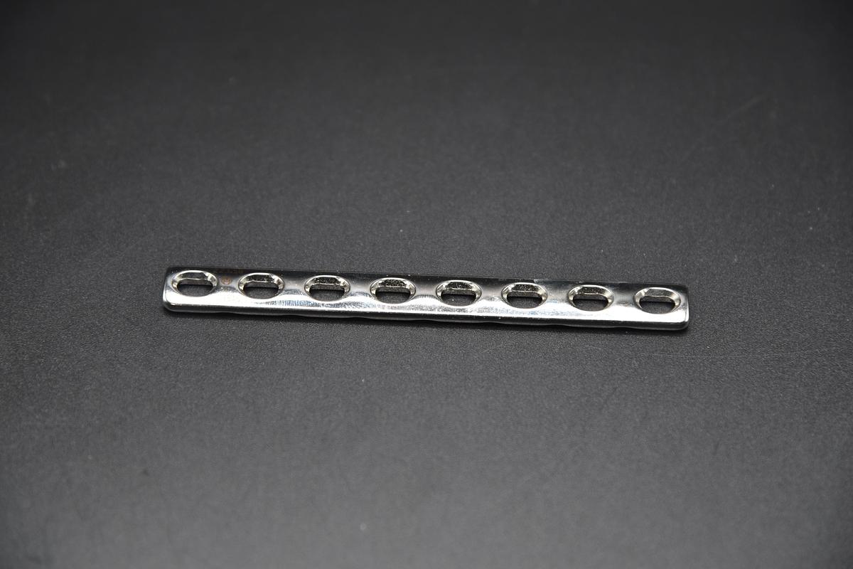 Used SYNTHES 3.5MM LC-DCP PLATE 8 HOLES/103MM, REFERENCE. 223.58