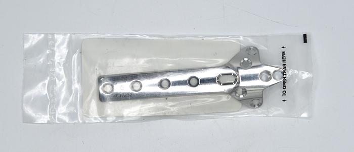 SYNTHES 241.84 CLOVERLEAF PLATE THIN BLADE 4 HOLES/104MM