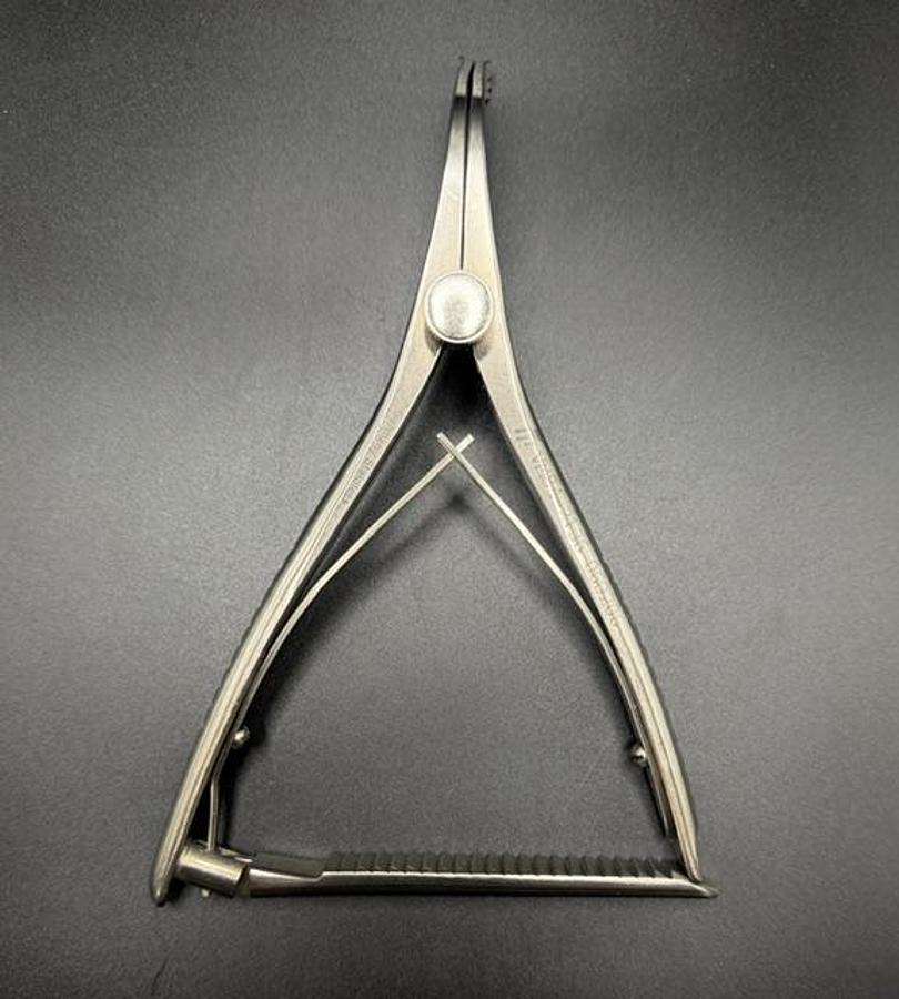 Used Avalign VM84-2136 Inge Lamina Spreader Surgical Retractor