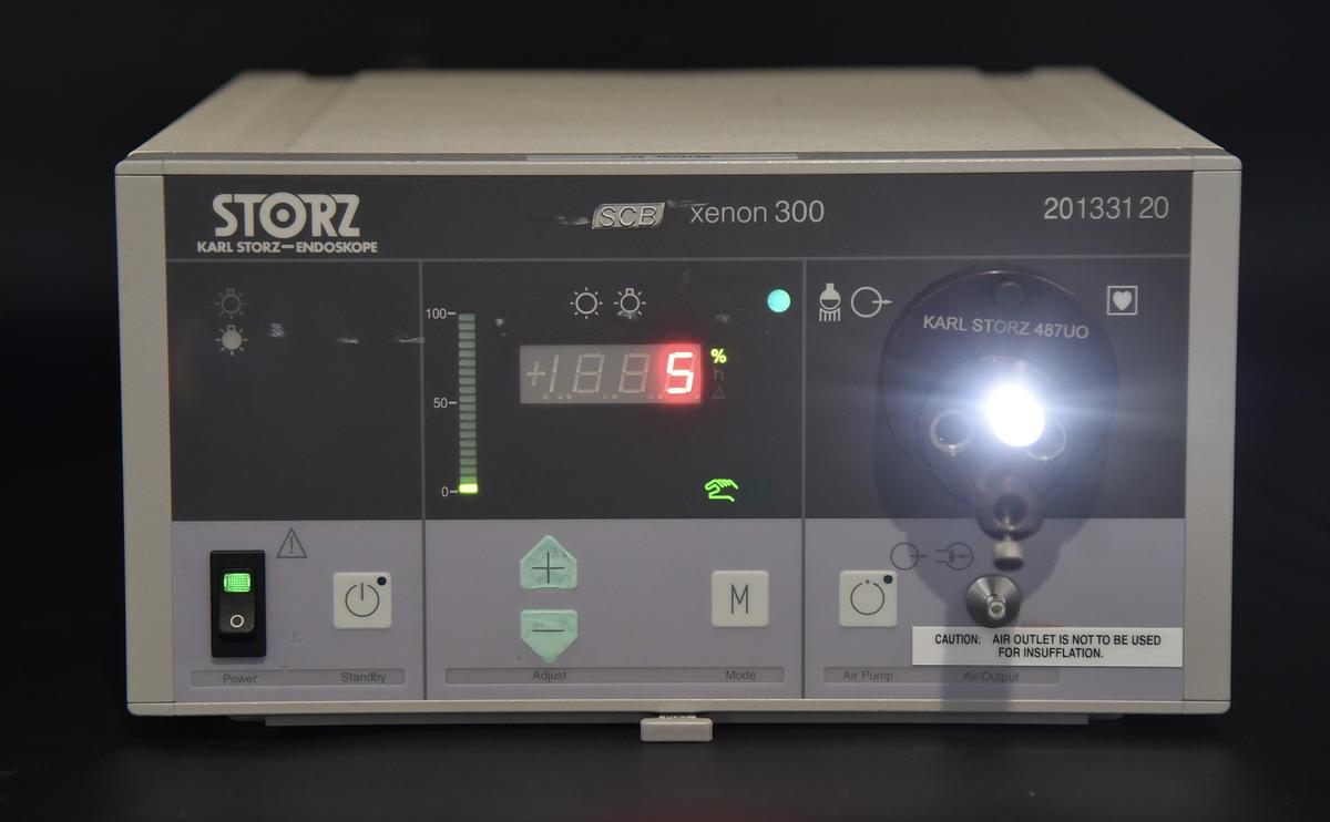 Used Karl Storz 20133120 Endoscopy SCB Xenon 300 Light Source 