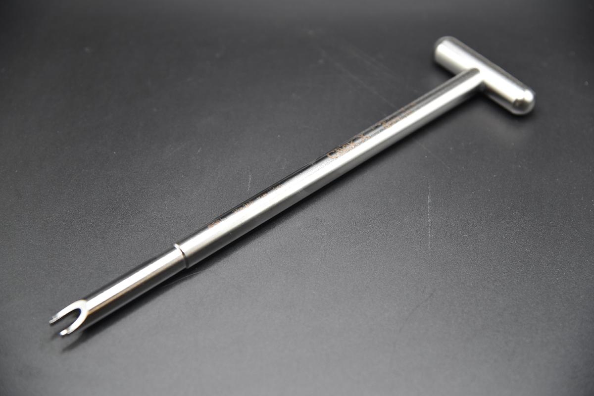 Used SYNTHES 388.365 Cannulated T-Handle Driver For Click X Locking Cap